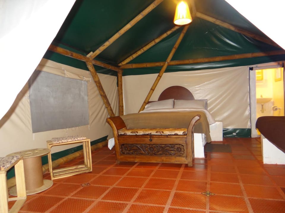 Glamping El Establo Campground/ 
RV Resort in San Francisco