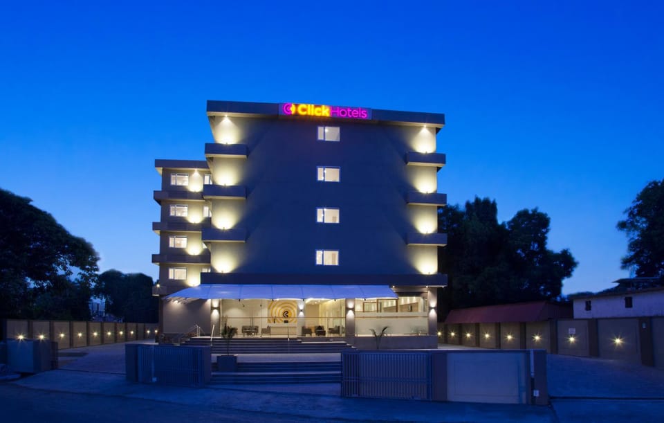 Facade/entrance, Bird's eye view