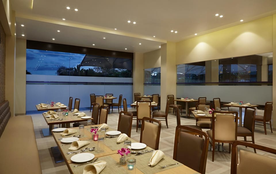 Restaurant/places to eat, Banquet/Function facilities