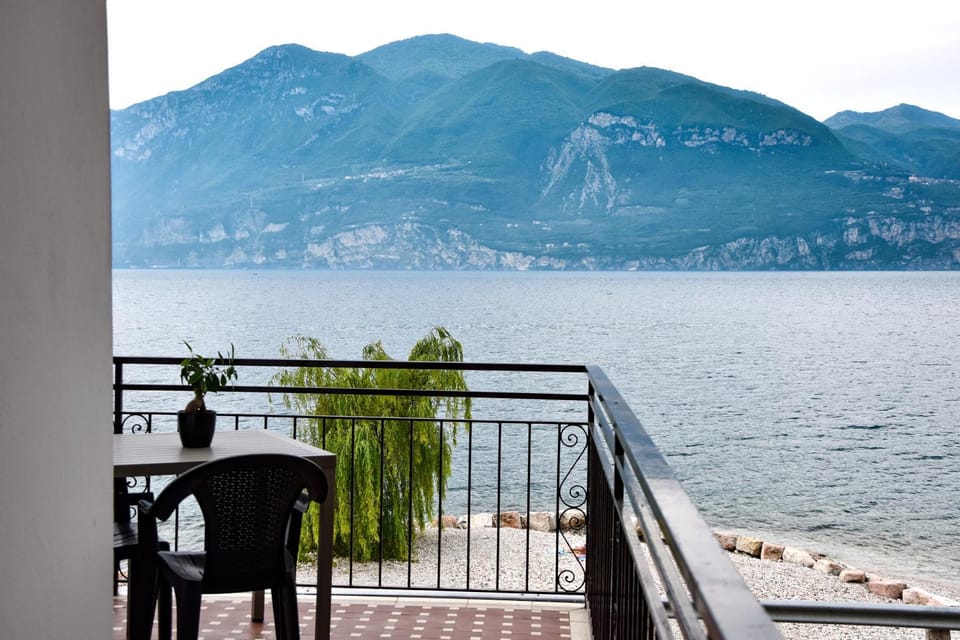 View (from property/room), Balcony/Terrace, Lake view, Mountain view