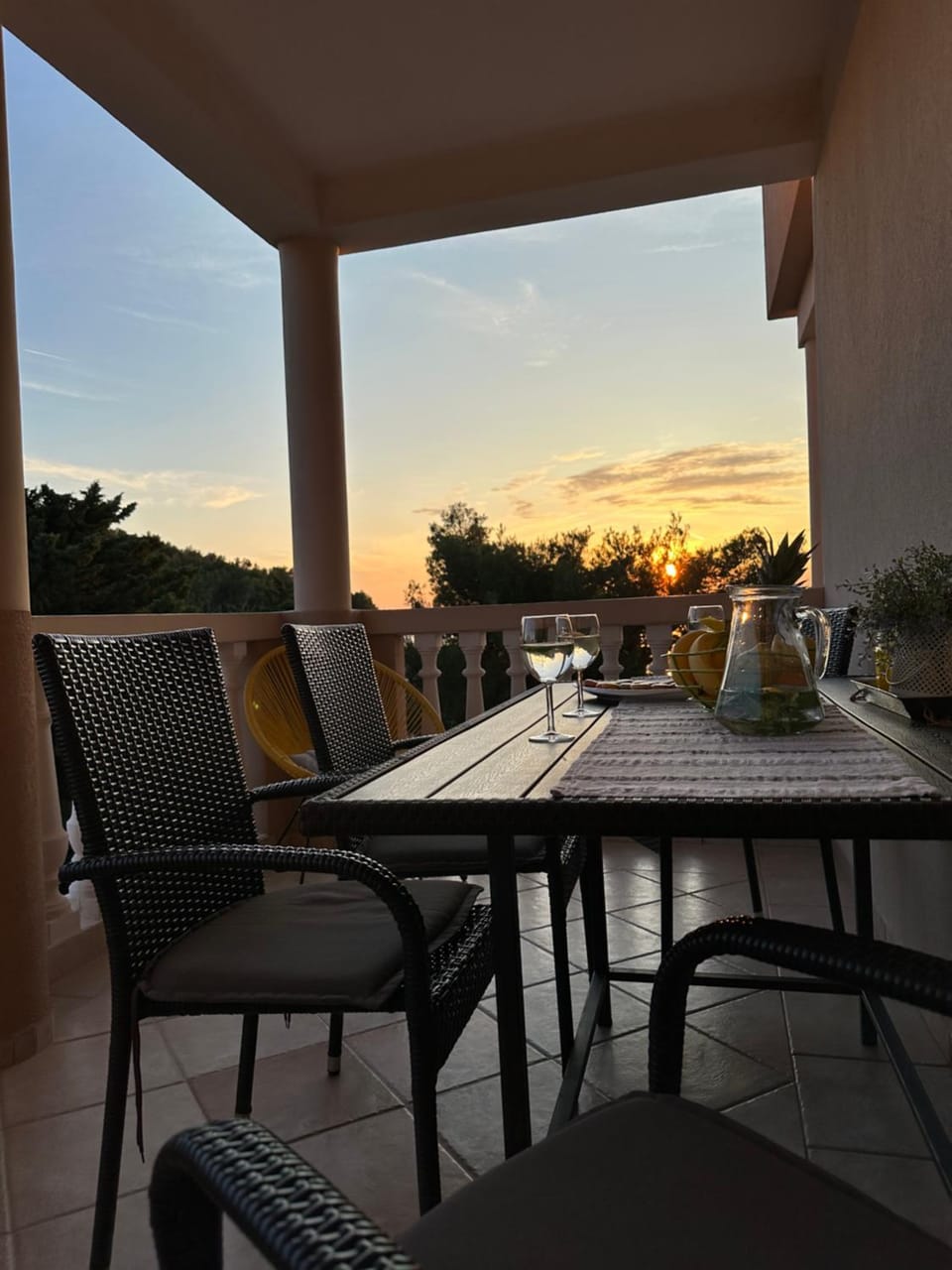 Day, View (from property/room), Balcony/Terrace, Living room, Seating area