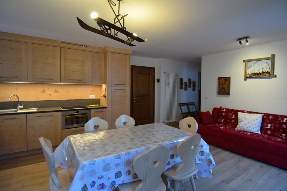 Kitchen or kitchenette, Living room, Dining area