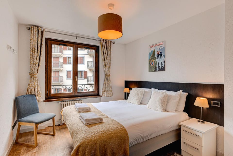 Apartment Cosmiques, Alpes Agency, Central Chamonix, Sleeps 4 Apartment in Chamonix