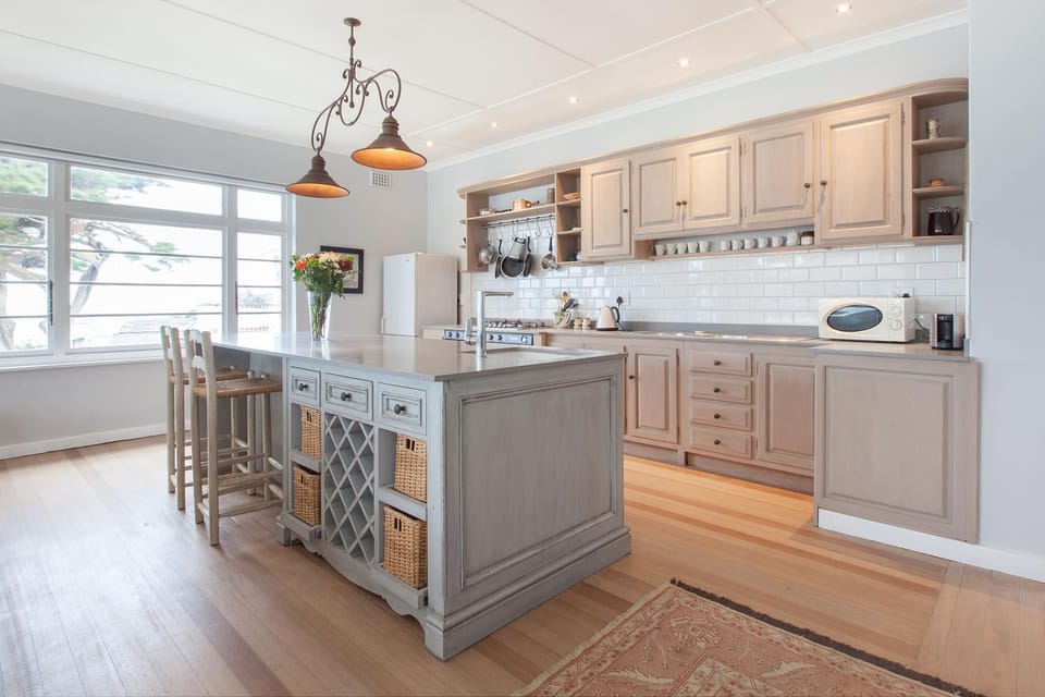 Day, Kitchen or kitchenette