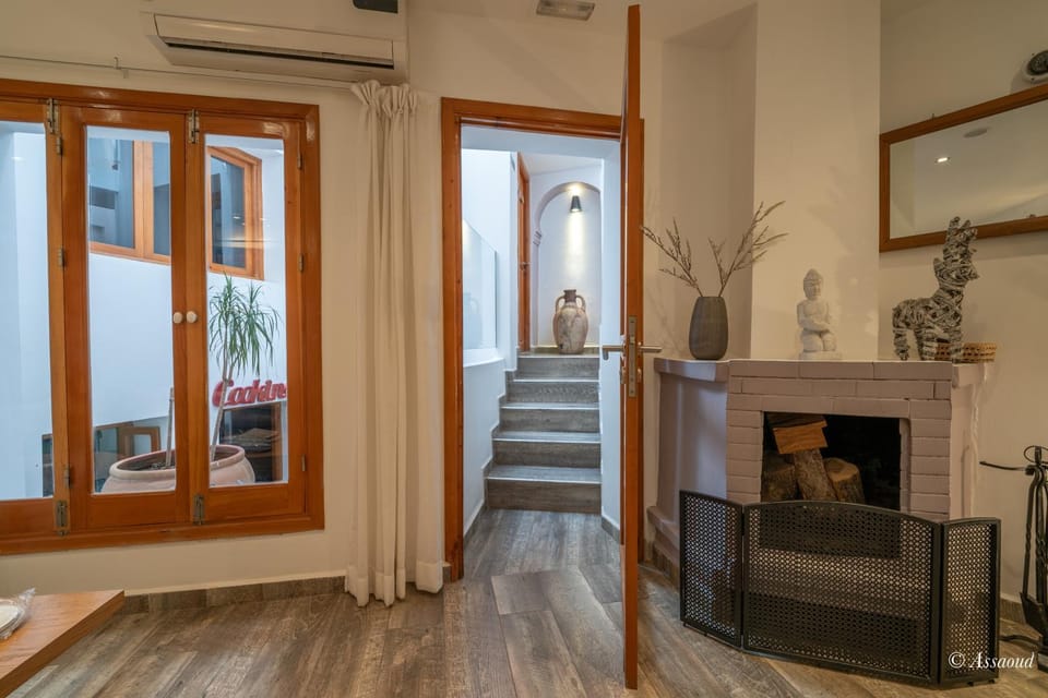 Living room, Seating area, fireplace
