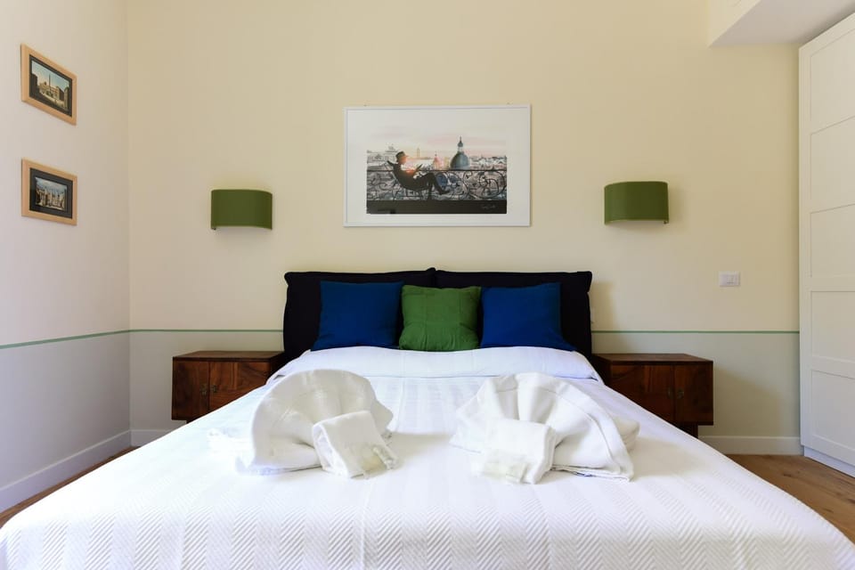 Bright and Comfy 3 bedroom apt in Monti Apartment in Rome