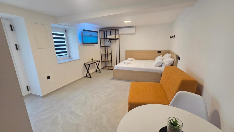 Bed, TV and multimedia