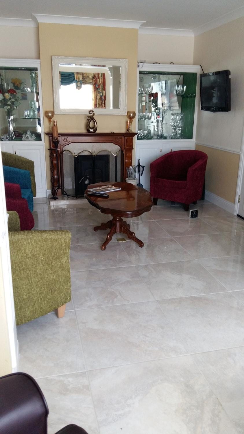 Communal lounge/ TV room