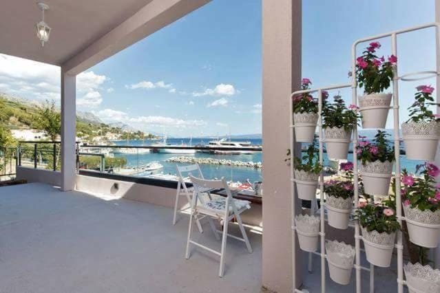 Facade/entrance, Neighbourhood, Natural landscape, Bird's eye view, Fishing, Snorkeling, Balcony/Terrace, Lobby or reception, Decorative detail, Beach, Sea view, Open Air Bath, Public Bath