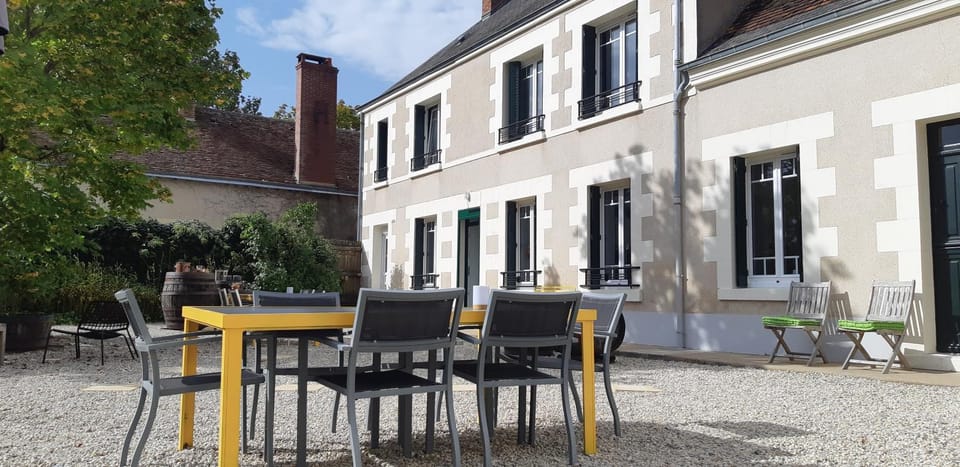 Property building, Balcony/Terrace, Area and facilities, Location, Inner courtyard view