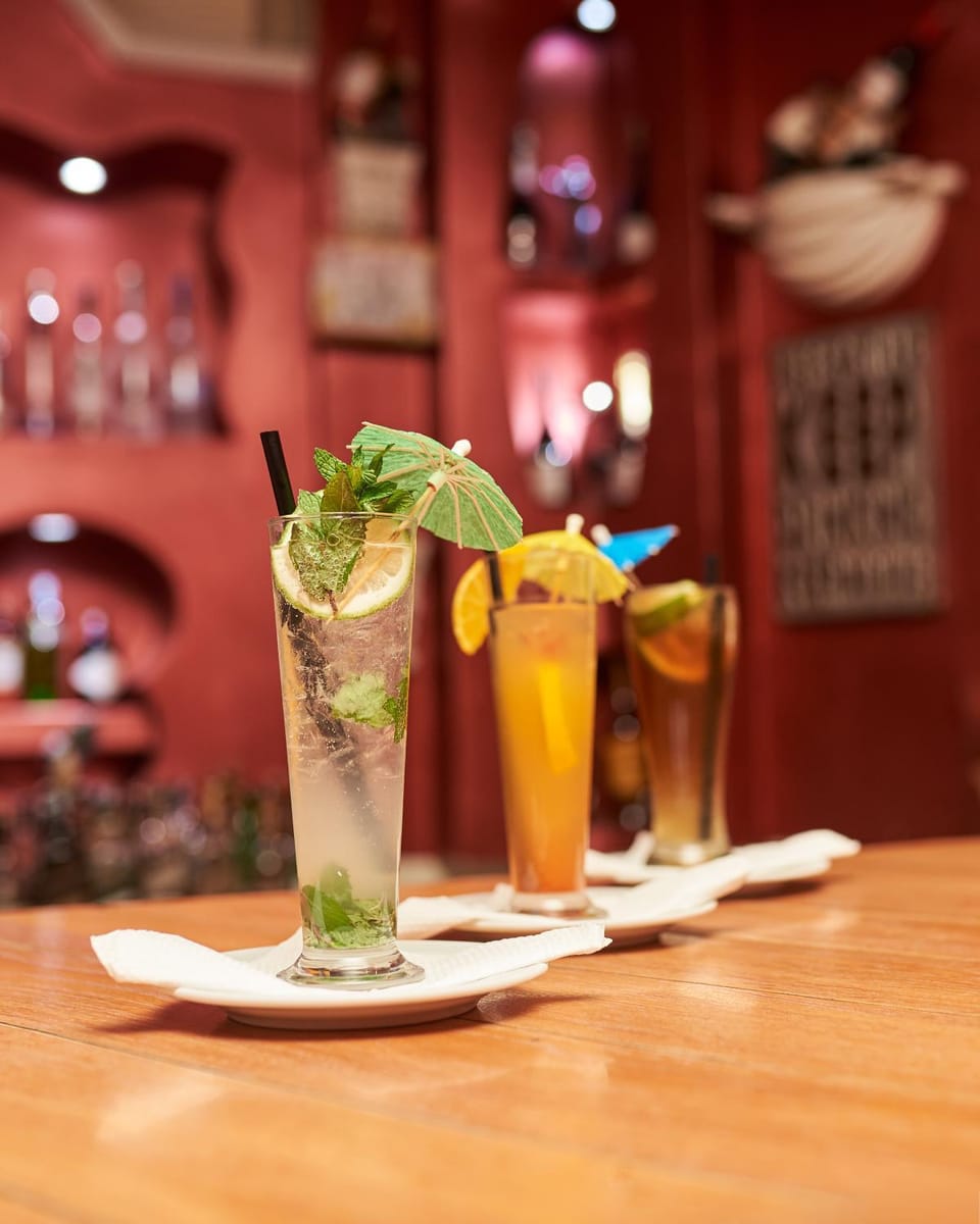 Lounge or bar, Food and drinks, Drinks