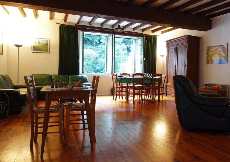 Game Room, Library, TV and multimedia, Living room, Dining area, Mountain view