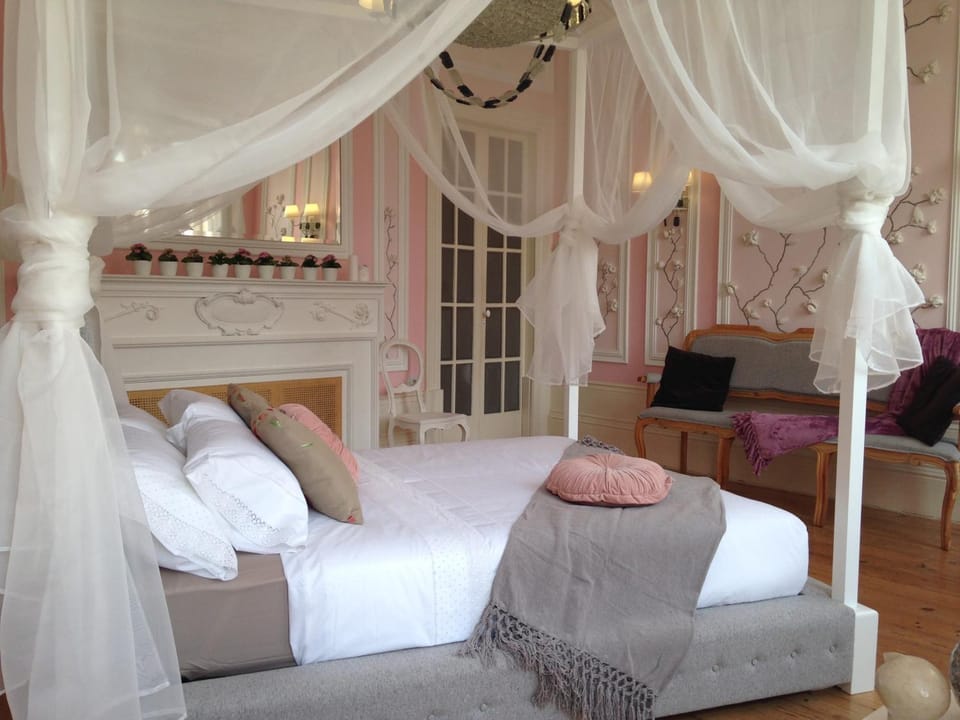 Shower, Toilet, Spring, Bed, Winter, Summer, Bathroom, TV and multimedia, Coffee/tea facilities, Balcony/Terrace, Balcony/Terrace, Living room, Decorative detail, Decorative detail, Seating area, Dining area, Bedroom, Autumn, City view, City view, Street view, Street view, Area and facilities, Breakfast, Dinner, Sunset, cot, Bath, bidet, heating, internet, locker, microwave, room service, safe, storage, towels, VIP, wardrobe, washing machine, air conditioner