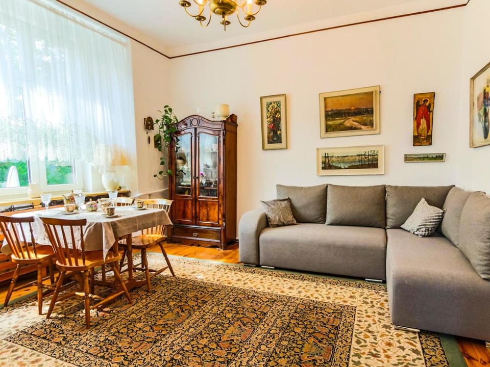 TV and multimedia, Living room, Seating area, Dining area, hair dresser
