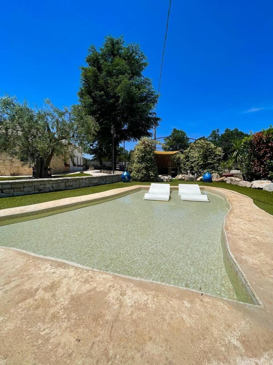 Swimming pool, sunbed