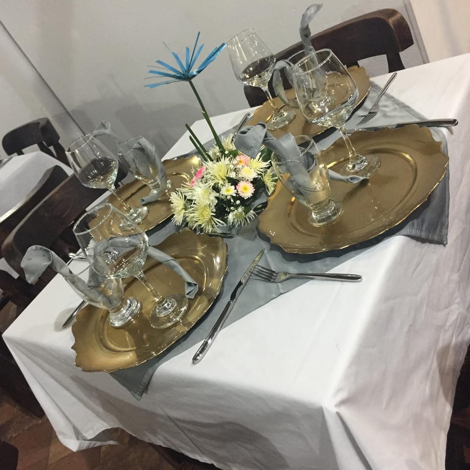 Restaurant/places to eat, Banquet/Function facilities, Dining area