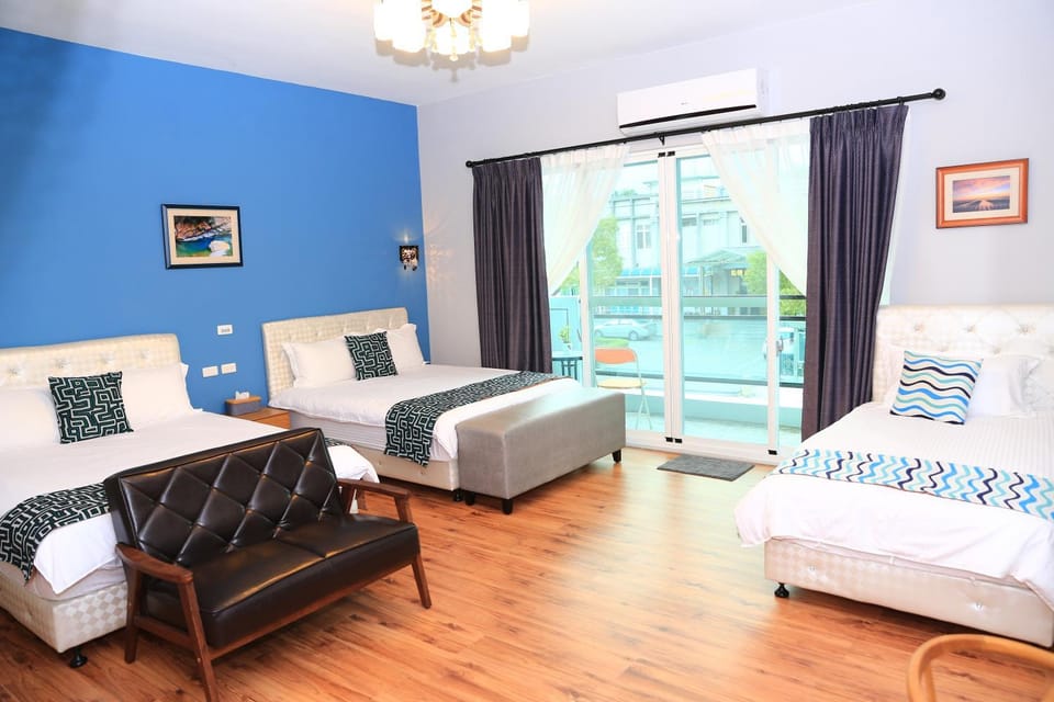 Bed, Photo of the whole room