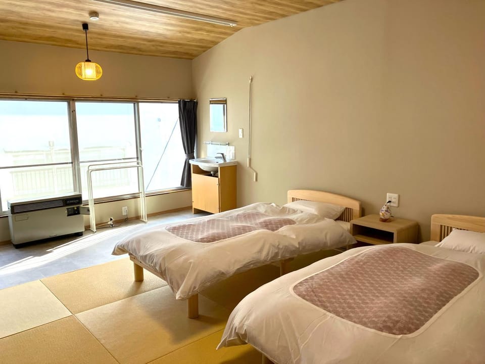 Photo of the whole room, Bedroom