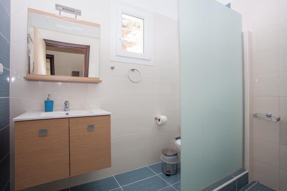 Shower, Toilet, Day, Summer, On site