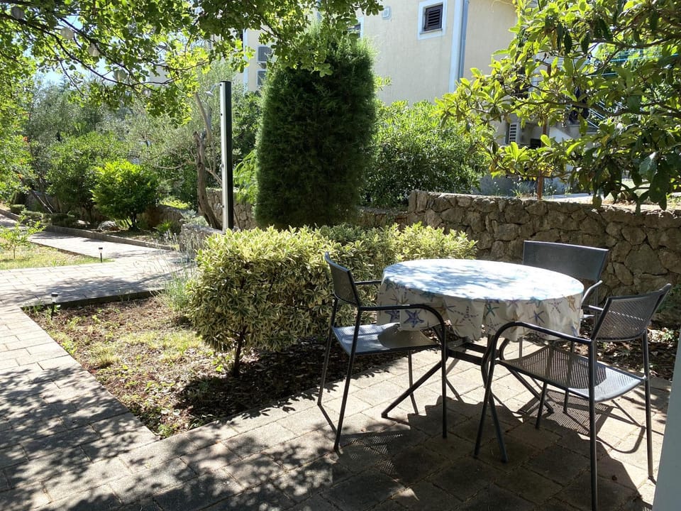 Patio, Day, Garden, Seating area, Garden view