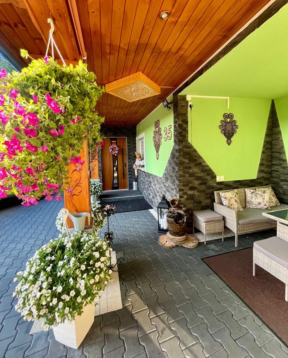 Dom Wypoczynkowy Trzy Sroczki Bed and Breakfast in Lesser Poland Voivodeship