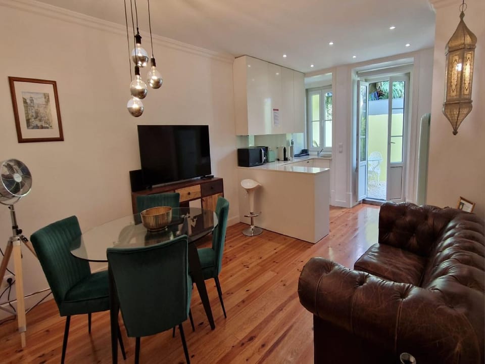 Kitchen or kitchenette, Living room, Dining area
