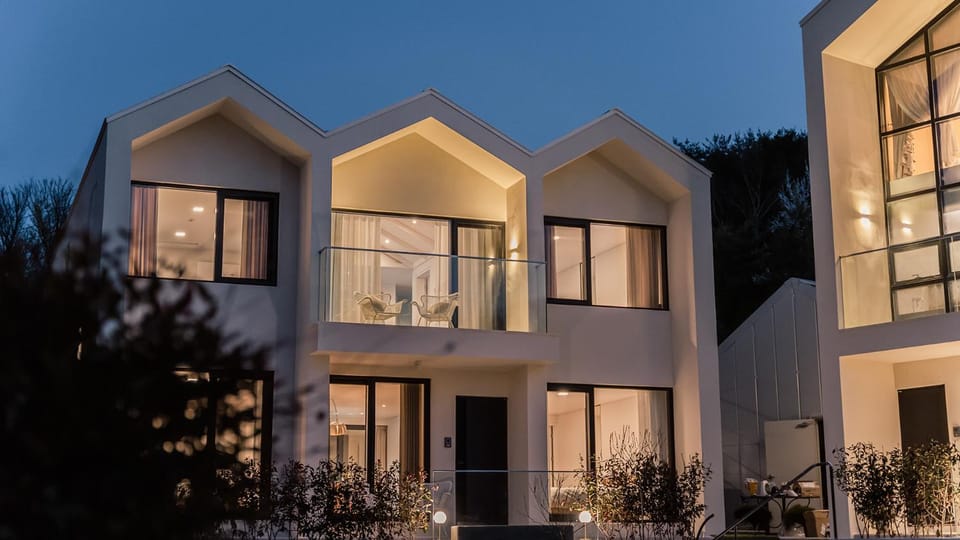 Property building, Night, View (from property/room), Balcony/Terrace