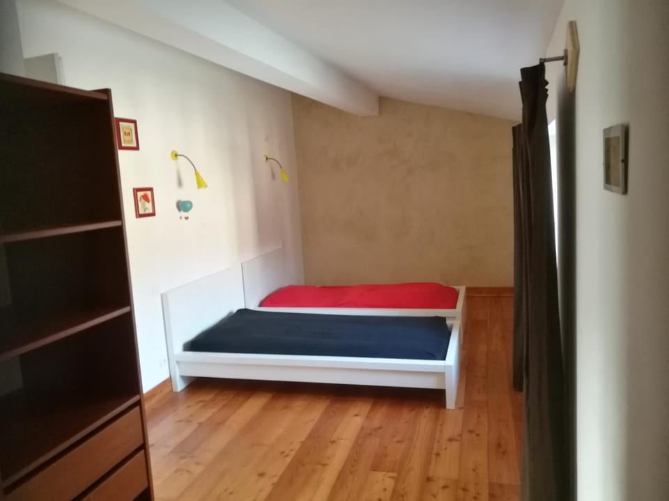 Bed, Photo of the whole room