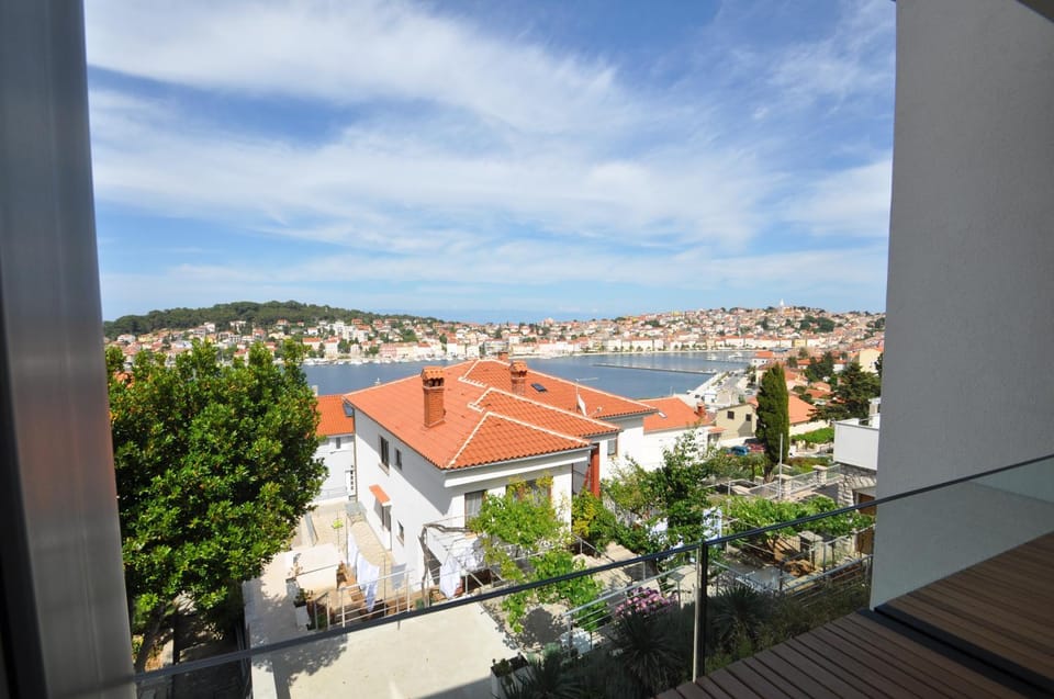 City view, Sea view
