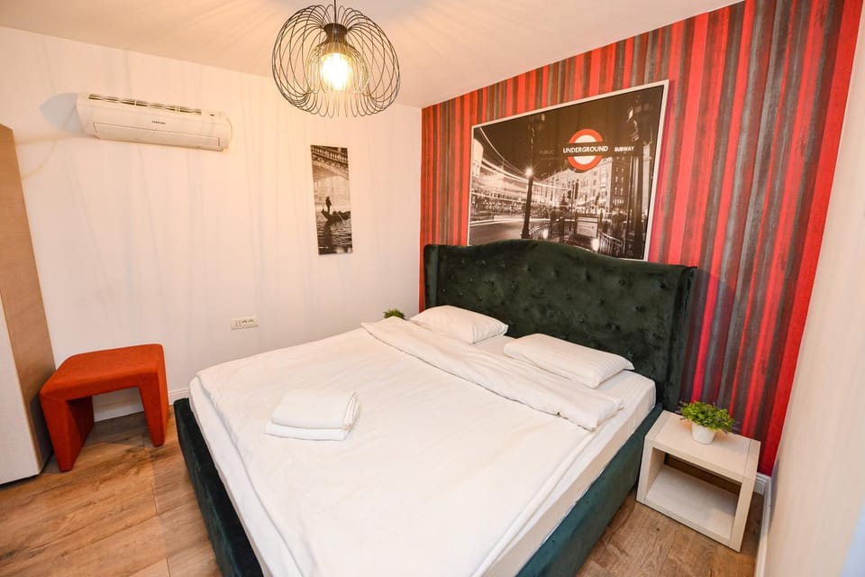Photo of the whole room, Seating area, air conditioner