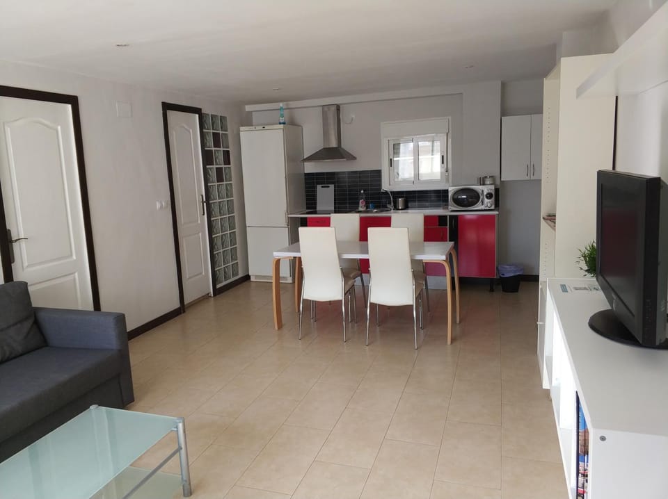 Kitchen or kitchenette, Living room, Seating area, Dining area