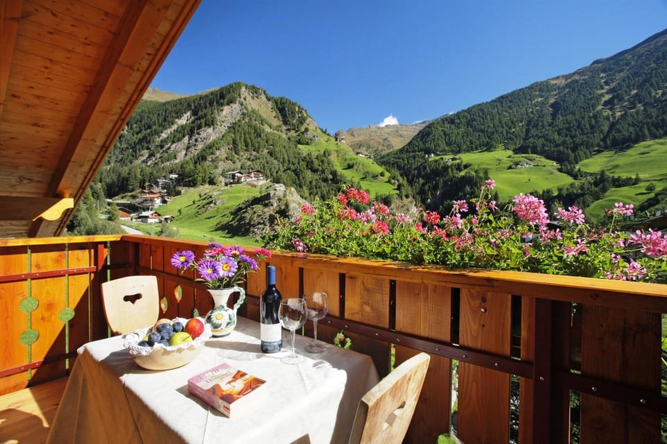 Balcony/Terrace, Mountain view