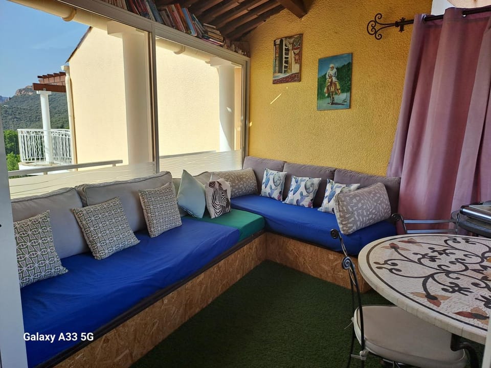 Patio, View (from property/room), Balcony/Terrace, Living room, Seating area