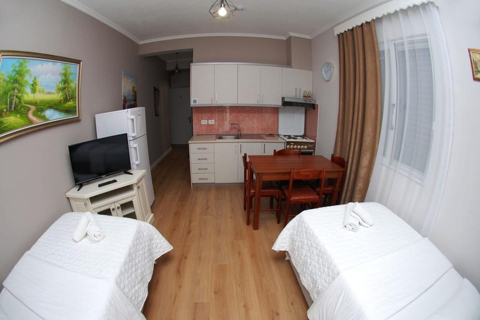 Bed, TV and multimedia, Bedroom