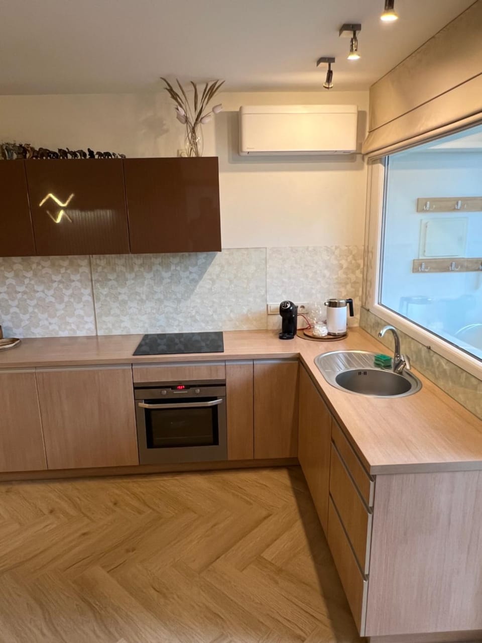 Kitchen or kitchenette, Communal kitchen