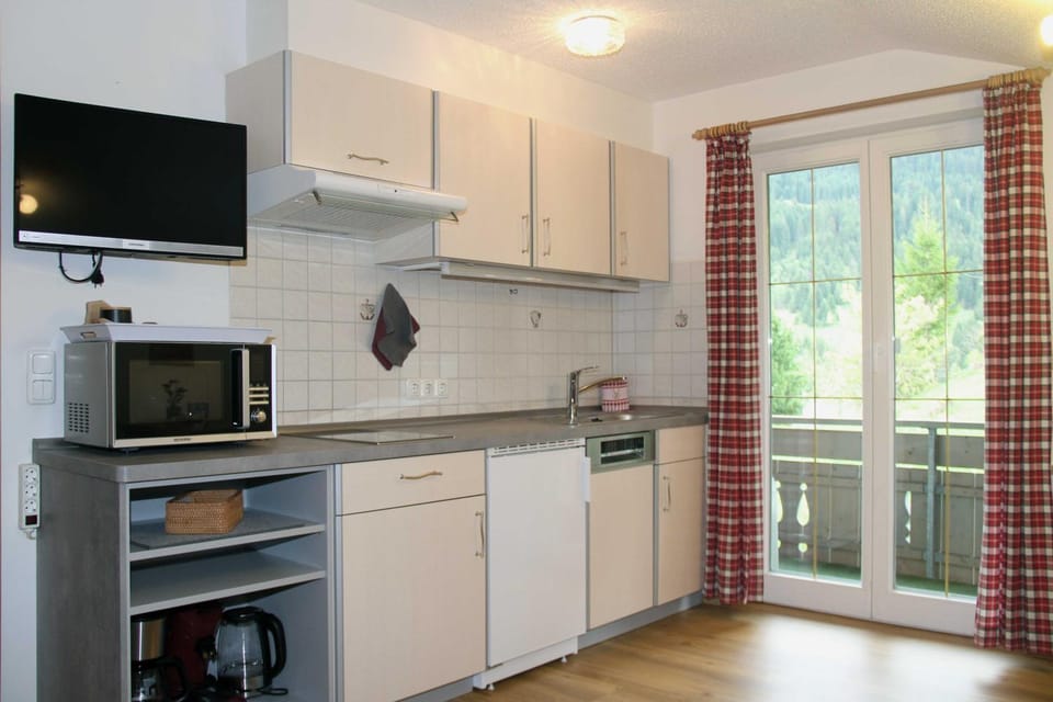 TV and multimedia, Kitchen or kitchenette, dishwasher, minibar, stove, toaster