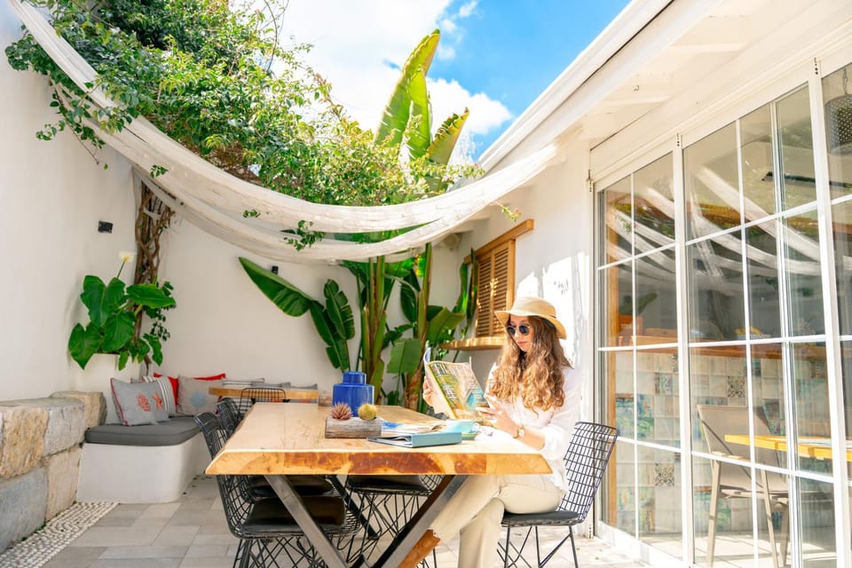 Patio, Day, People, Garden, Seating area, Dining area, Garden view