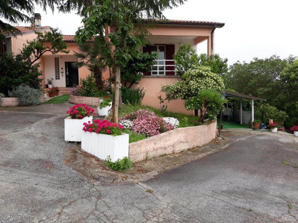 Il Rifugio dell'Ape Agriturismo Bed and Breakfast in Marche