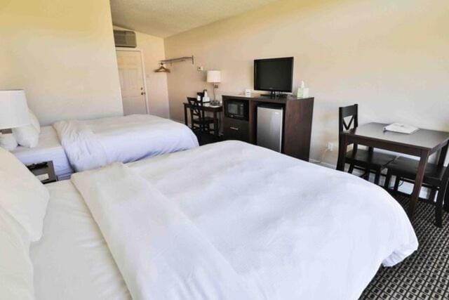 Nader's Motel & Suites Hotel in Ludington