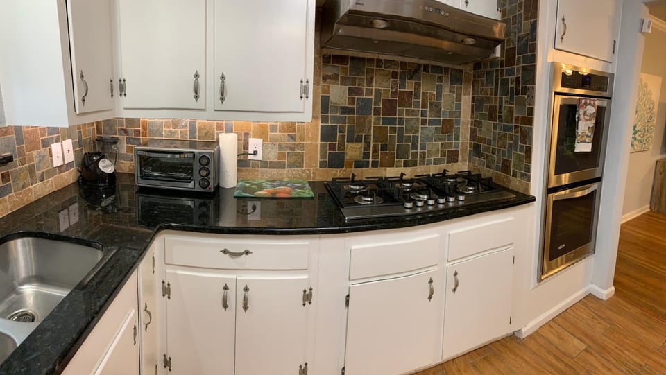 Kitchen or kitchenette, Communal kitchen