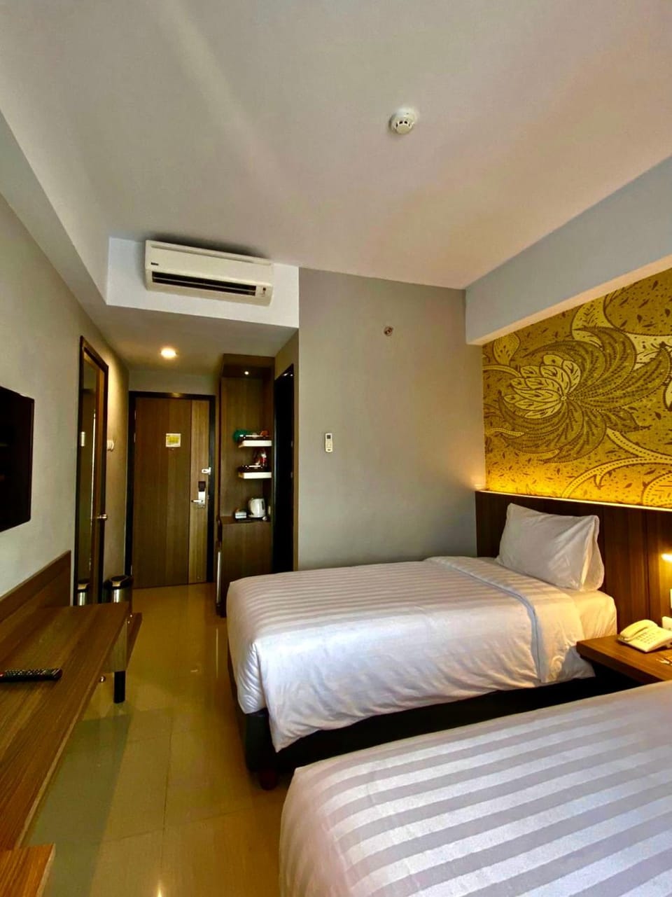 Bed, Bathroom, TV and multimedia, Photo of the whole room, Bedroom, safe, air conditioner