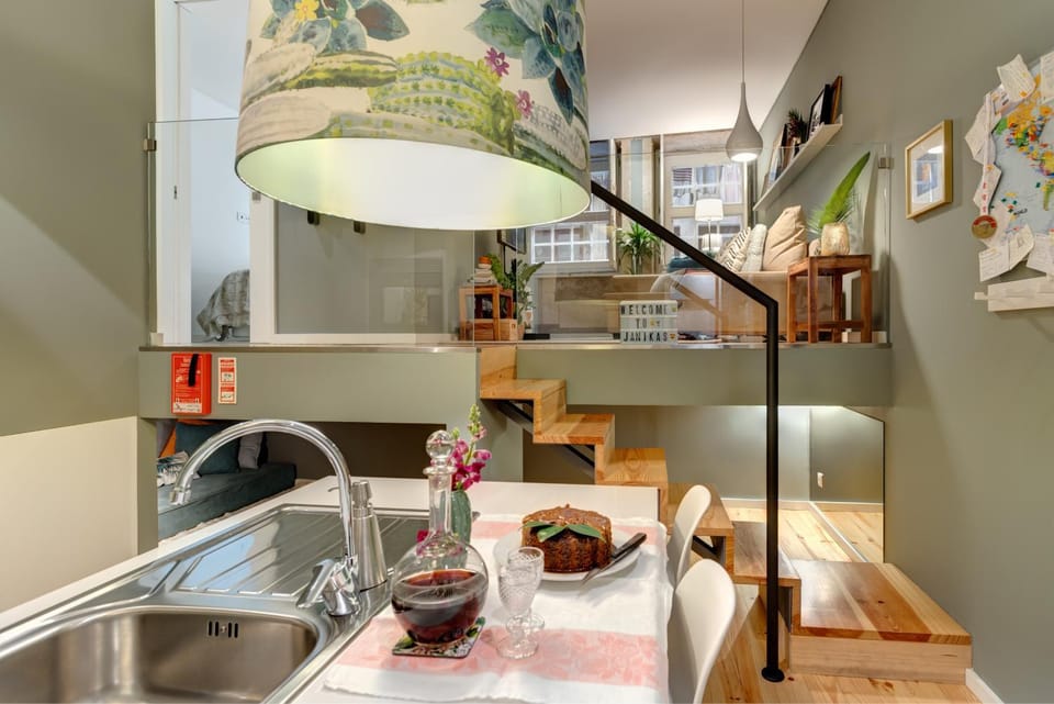 Coffee/tea facilities, Kitchen or kitchenette, Living room, Dining area, Meals, Continental breakfast