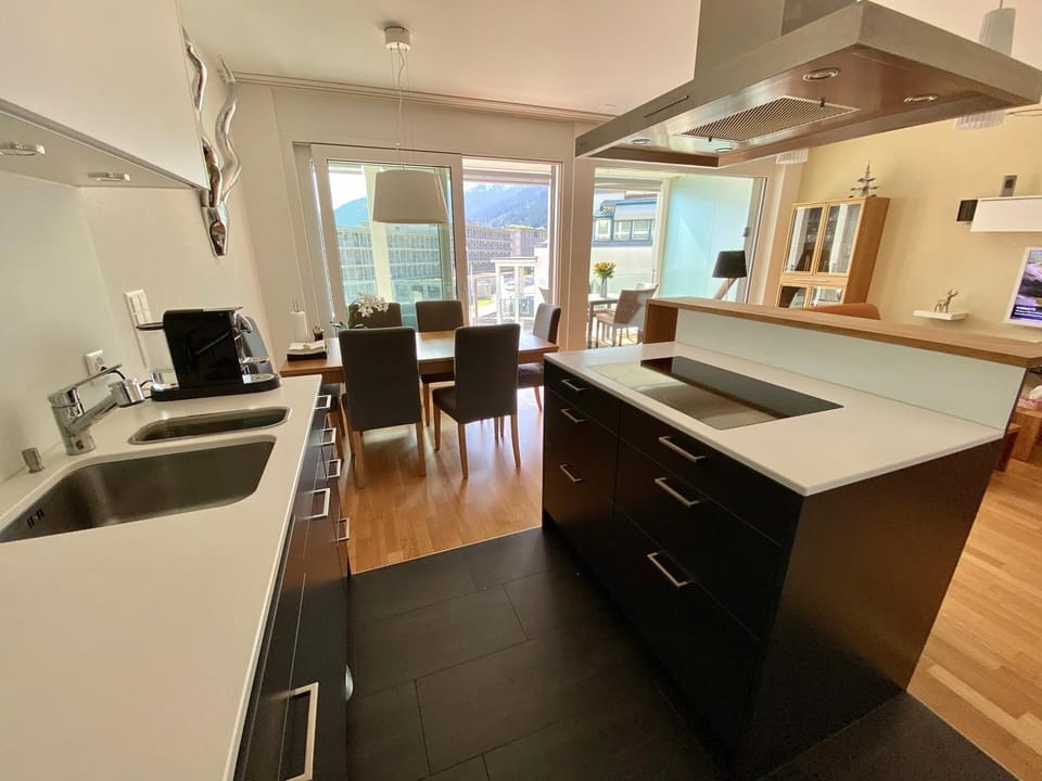 TV and multimedia, Kitchen or kitchenette, Living room, Dining area, City view, City view, Mountain view, Mountain view, Street view, Street view, dishwasher, stove, stove