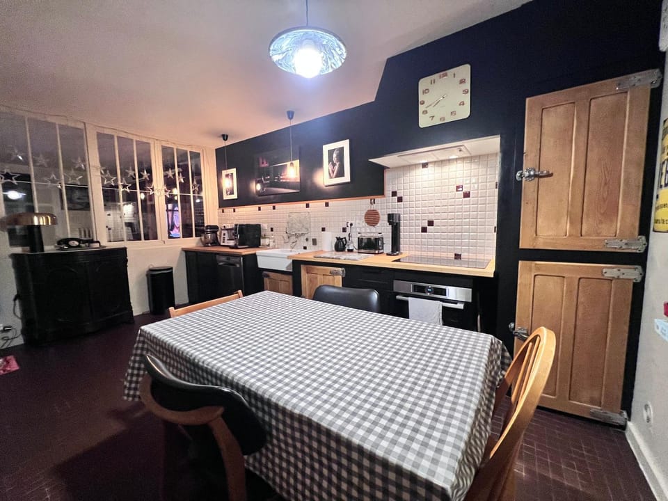 Au Petit Bonheur Bed and Breakfast in Bordeaux