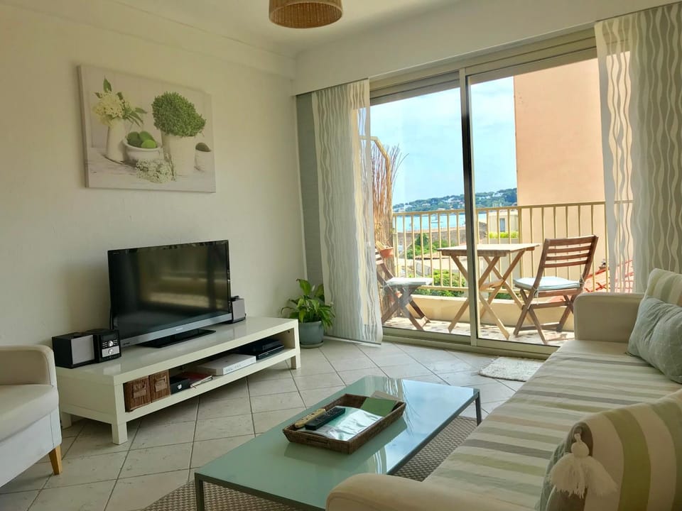 TV and multimedia, Balcony/Terrace, Living room