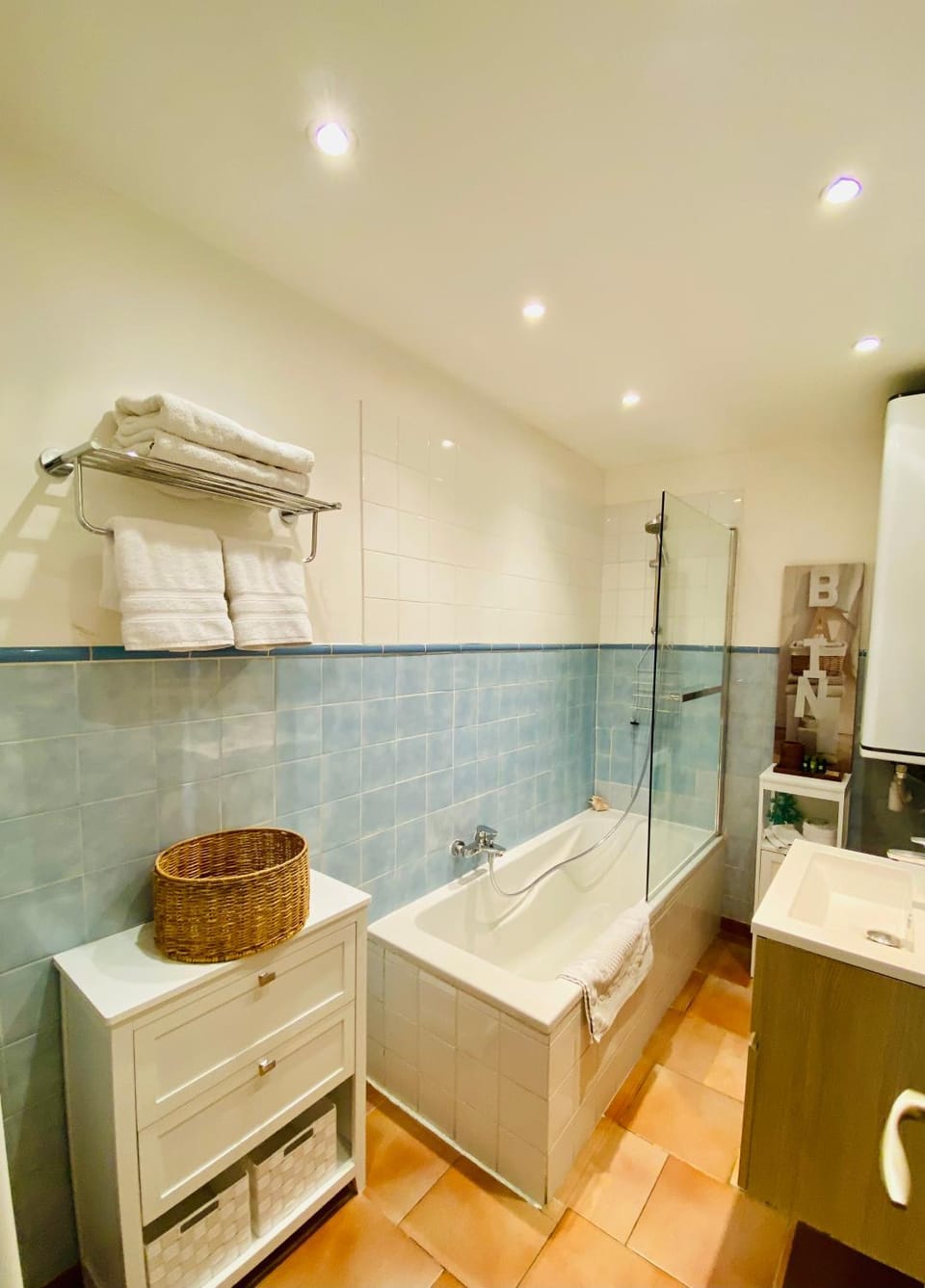 Bathroom, Bath, towels