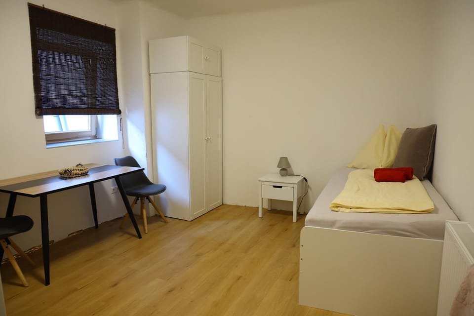 Bed, Dining area