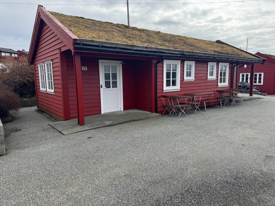 Property building, Facade/entrance, Day