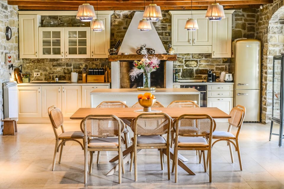 Dining area, kitchen