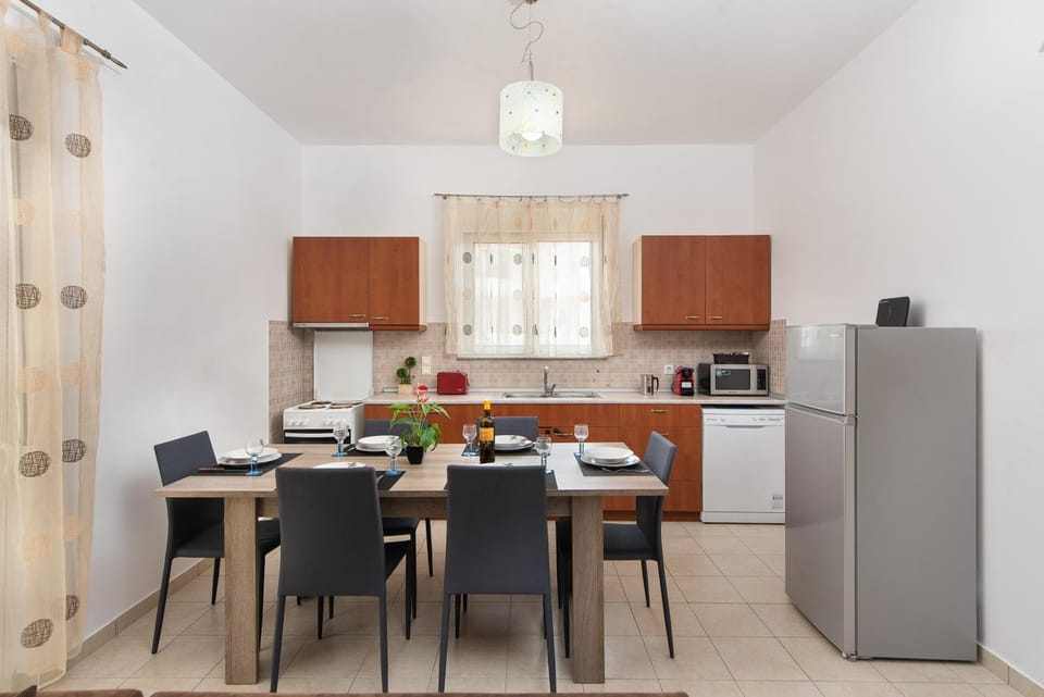 Coffee/tea facilities, Kitchen or kitchenette, Dining area, dishwasher, minibar, pet friendly, stove, toaster